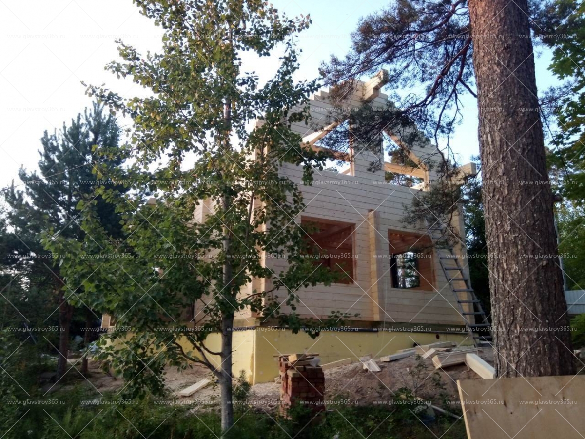 Зеленый дом из бруса в полтора этажа в Ленинградской области