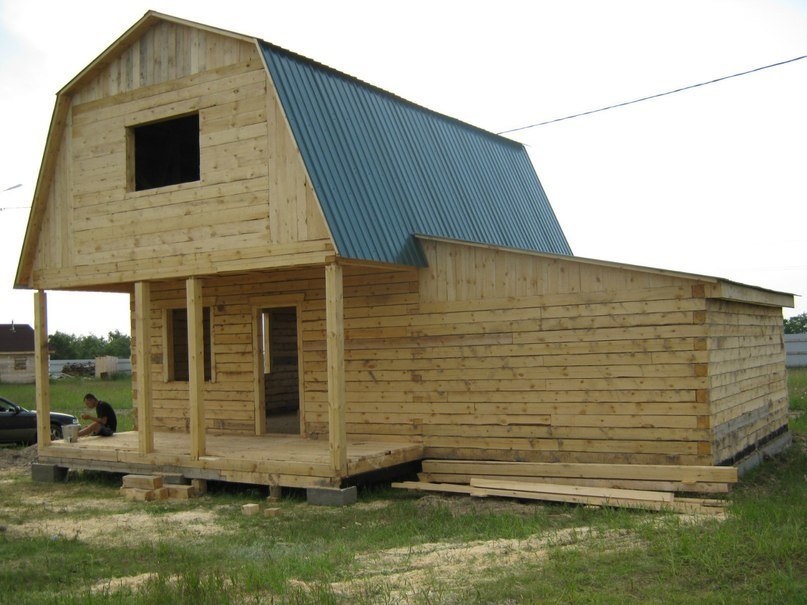 Статья Деревянные дома из бруса с гаражом: выбираем функциональный проект