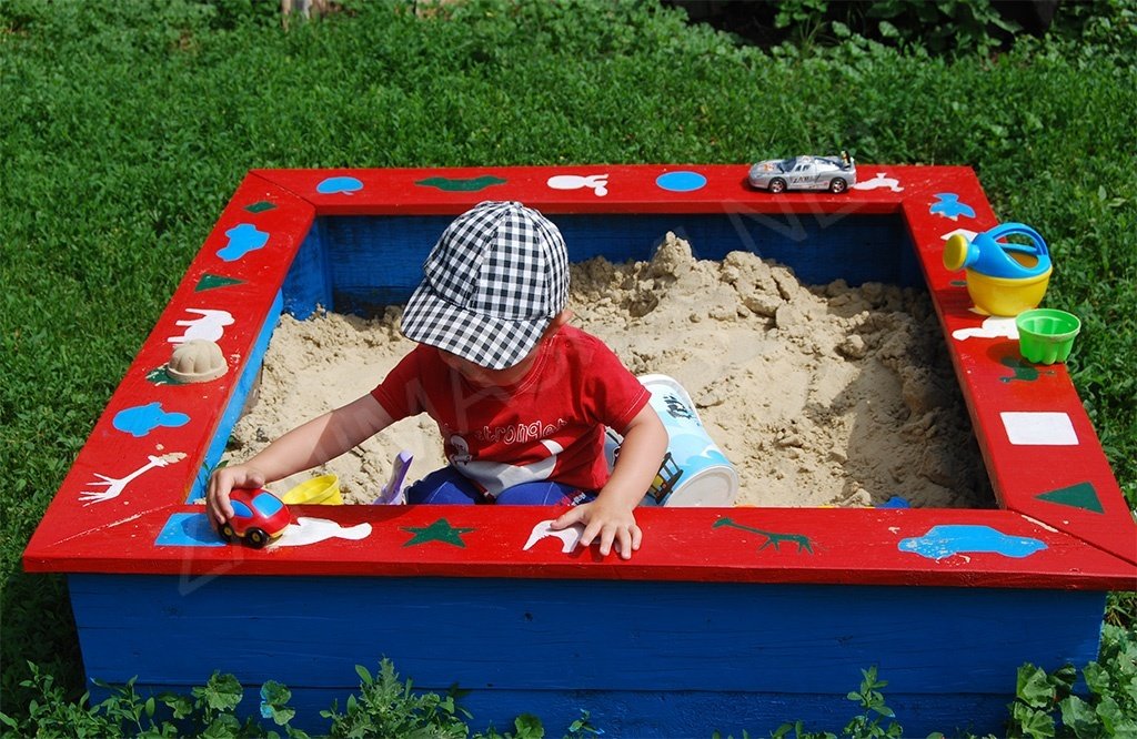 Статья Строим детскую песочницу своими руками: описания, чертежи, фото
